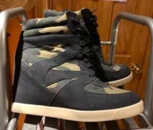 sneakers for woman
